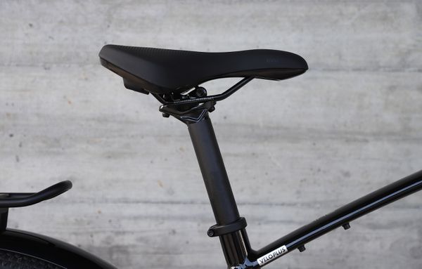 ZING GEN 2 hoch E-City- und Alltagsvelo / tiefschwarz / M