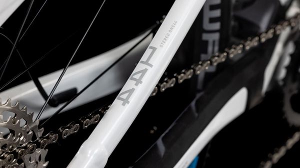 STEREO HYBRID ONE44 EXC 800 E-MTB Fully / metallicwhite'n'black / S