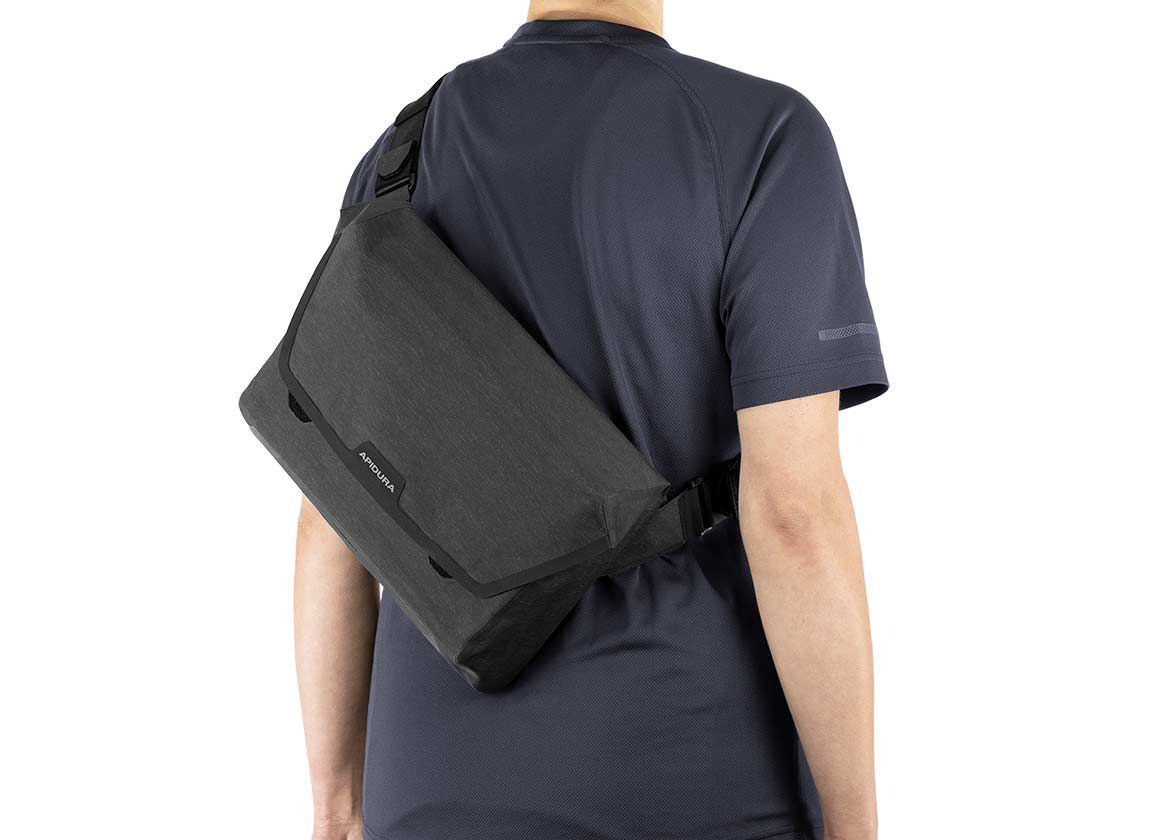 CITY MESSENGER 11" / schwarz