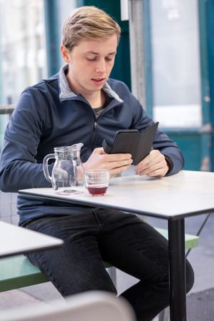 Magnetic Flip Cover SPC+ / schwarz / SPC+ bis 6.1″