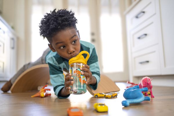 THRIVE FLIP STRAW Trinkflasche KIDS / hip dinos / Kids 4dl