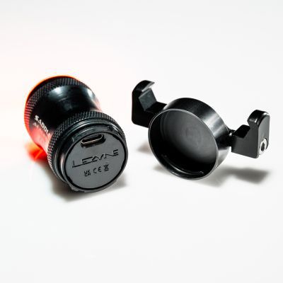 SADDLE Ai ALERT 250 Rücklicht / Schwarz / 250 Lumen