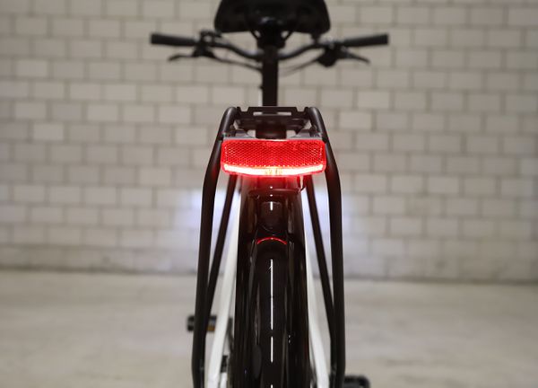 ZING GEN 2 mittel E-City- und Alltagvelo / weiss / L