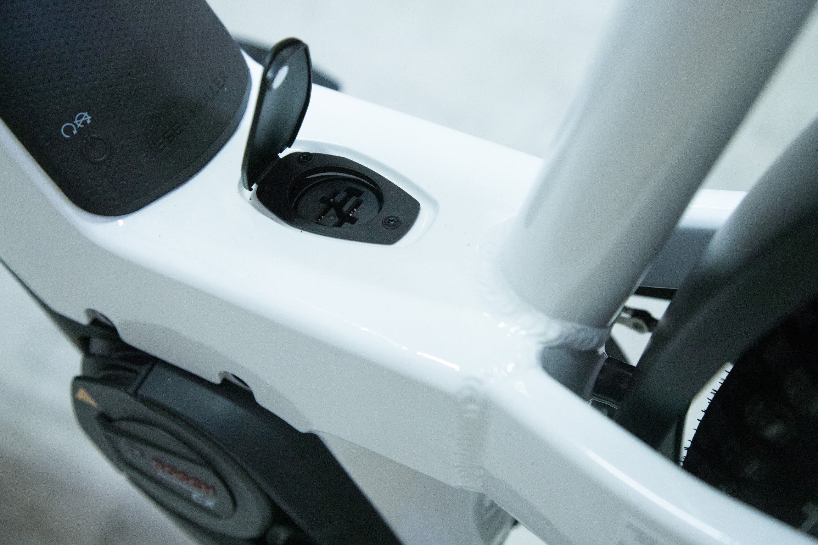 NEVO4 GT TOURING E-City- und Alltagsvelo / pure white / 56 CM
