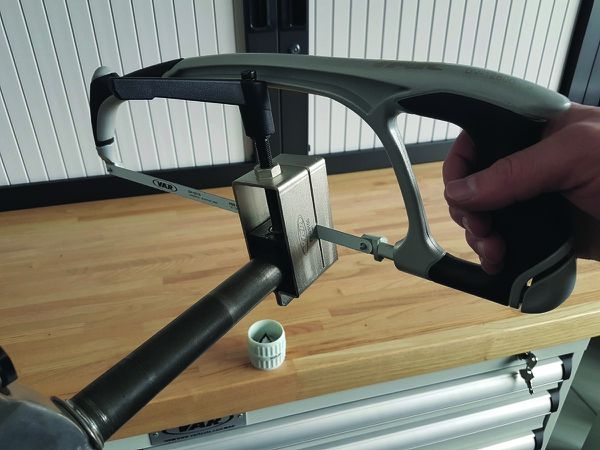 Metallsägebogen mit einem Bi-Metall-Sägeblatt 300 mm DV-12800