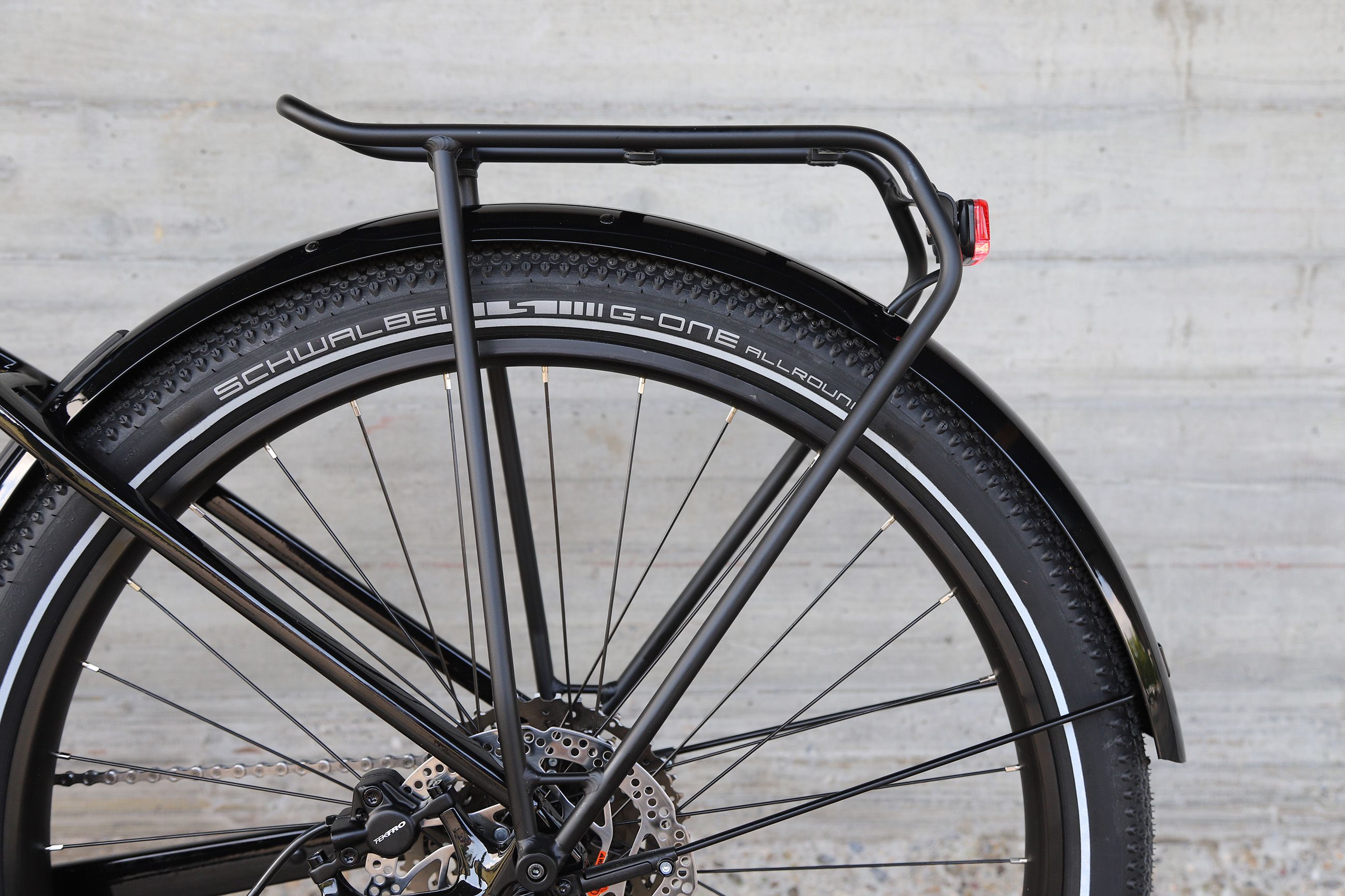 ZING GEN 2 hoch E-City- und Alltagsvelo / tiefschwarz / M