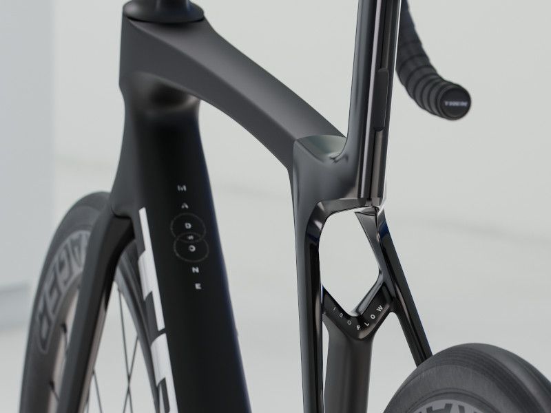 MADONE SL 6 Gen 8 Rennvelo / matte dark web / L