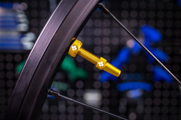 V2 Tubeless Ventil Kit / Gold / 44 mm