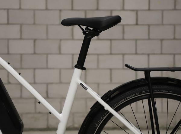 ZING GEN 2 mittel E-City- und Alltagvelo / weiss / L