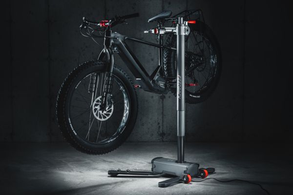 PRO E LIFT Montageständer / schwarz