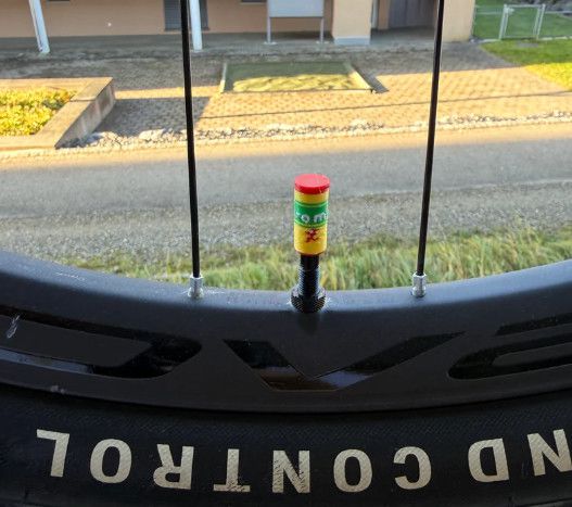 AEROMAT Presta-Ventildeckel / gelb-grün