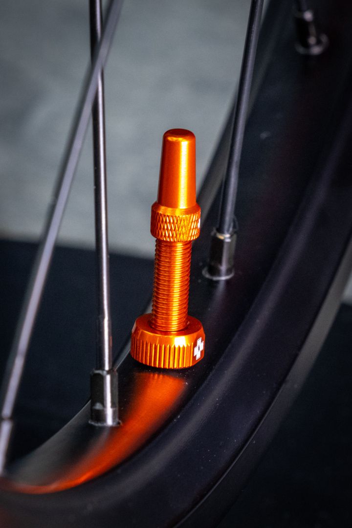 V2 Tubeless Ventil Kit / Orange / 44 mm