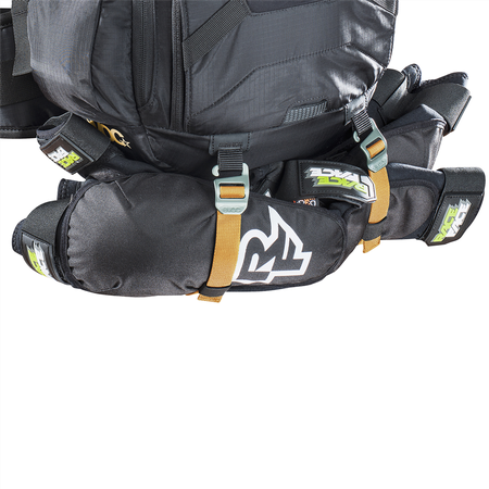 FR TRAIL BLACKLINE Protektorenrucksack / black / M/L