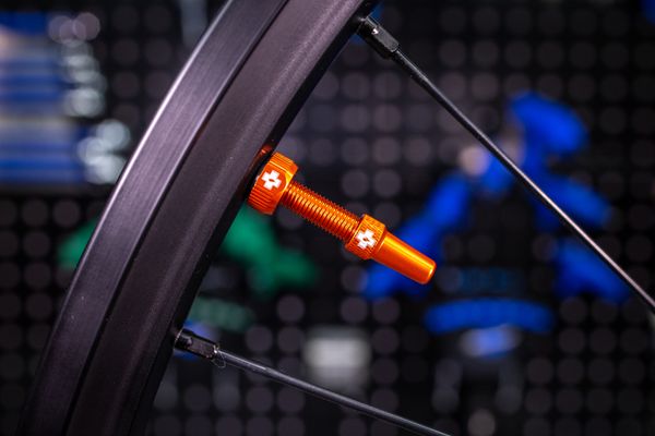 V2 Tubeless Ventil Kit / Orange / 44 mm