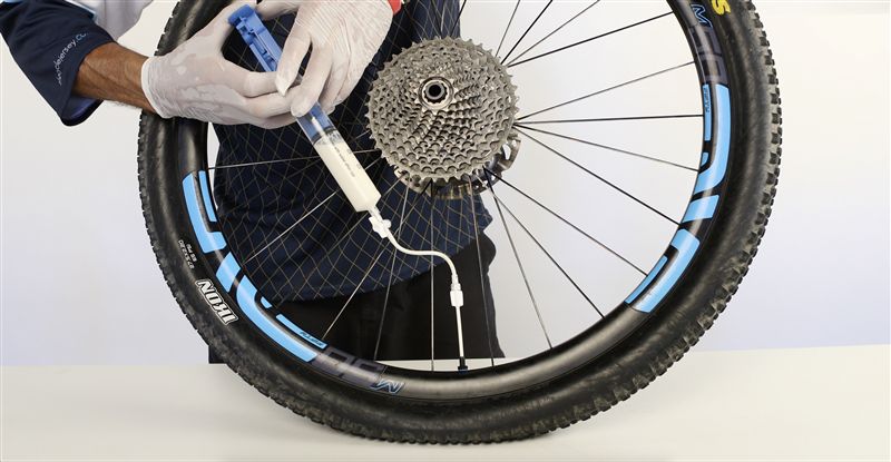 COMPACT MILKIT Tubeless-Servicekit / Schwarz / Ventil Set 35mm