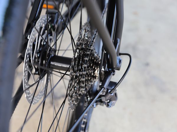 ZING GEN 2 hoch E-City- und Alltagsvelo / tiefschwarz / M