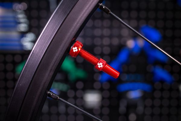 V2 Tubeless Ventil Kit / Red / 44 mm