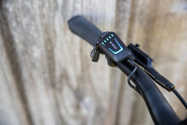 ZING GEN 2 hoch E-City- und Alltagsvelo / tiefschwarz / M
