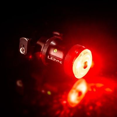 SADDLE Ai ALERT 250 Rücklicht / Schwarz / 250 Lumen