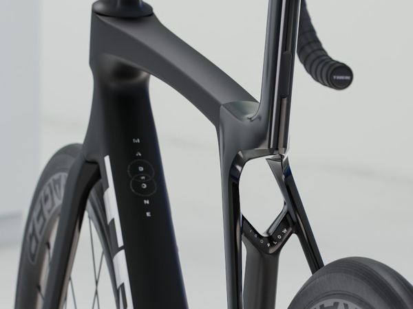 MADONE SL 6 Gen 8 Rennvelo / matte dark web / ML