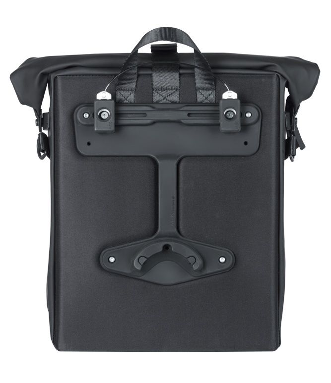 SoHo MIK STUDS Umhängetasche 17L / schwarz