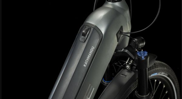 KATHMANDU HYBRID PRO 750 Tiefeinsteiger E-City- und Alltagsvelo / flashgrey metal / 54 CM