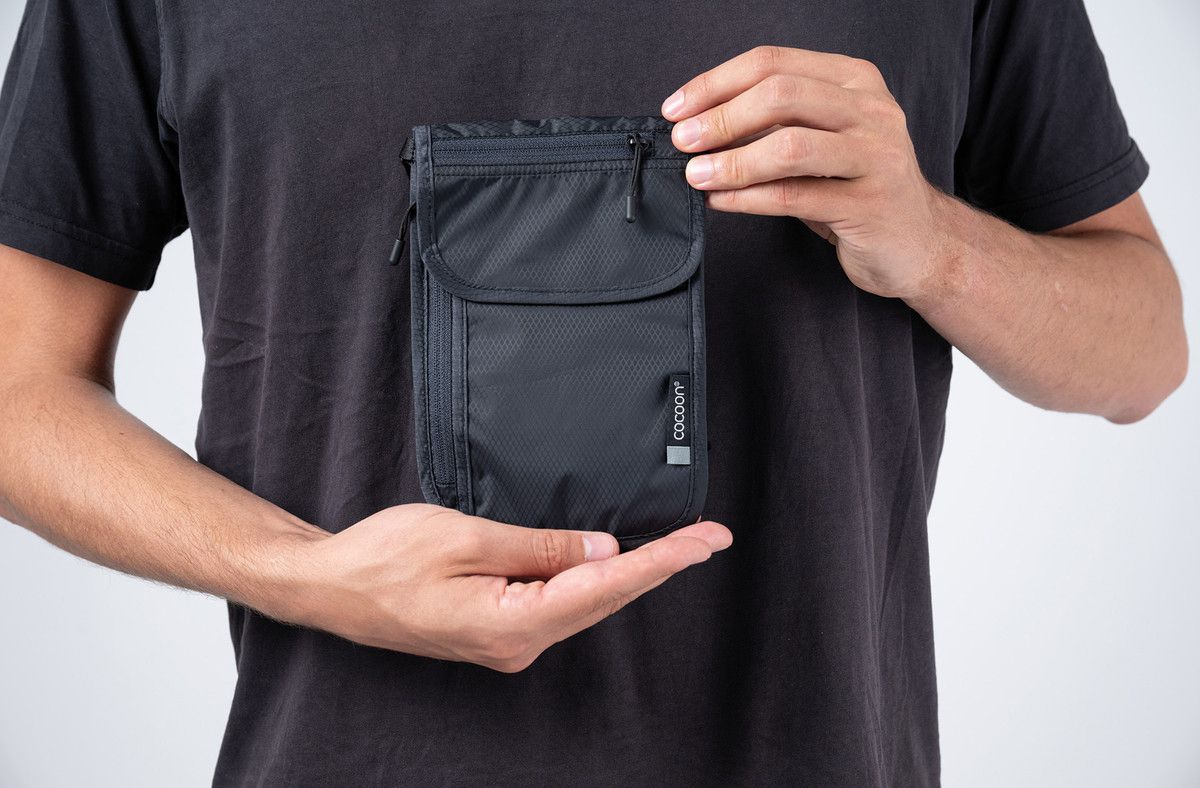 TRAVEL NECK WALLET / schwarz