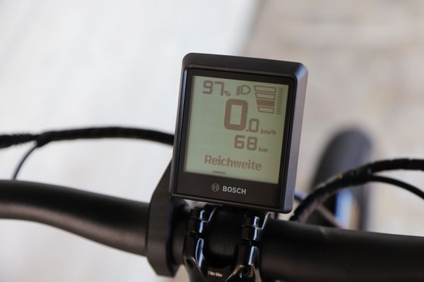 ZING GEN 2 hoch E-City- und Alltagsvelo / tiefschwarz / M