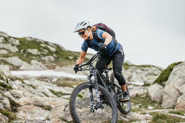 LEVO SL COMP CARBON GEN2 E-MTB Fully / satin doppio sand silver dust / S2