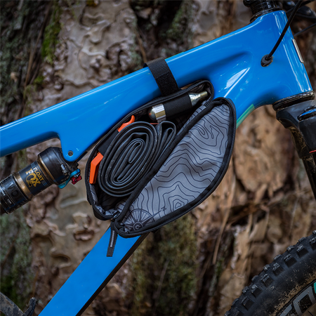 Outpost Corner / black