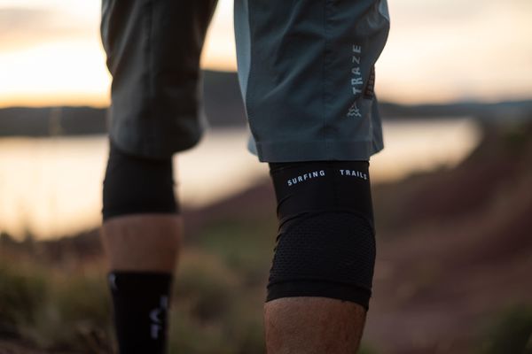K-SLEEVE AMP Knieprotektor / black / S