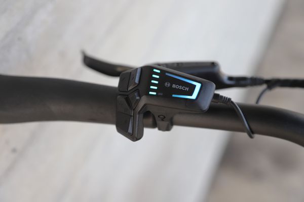 ZING GEN 2 hoch E-City- und Alltagsvelo / tiefschwarz / M