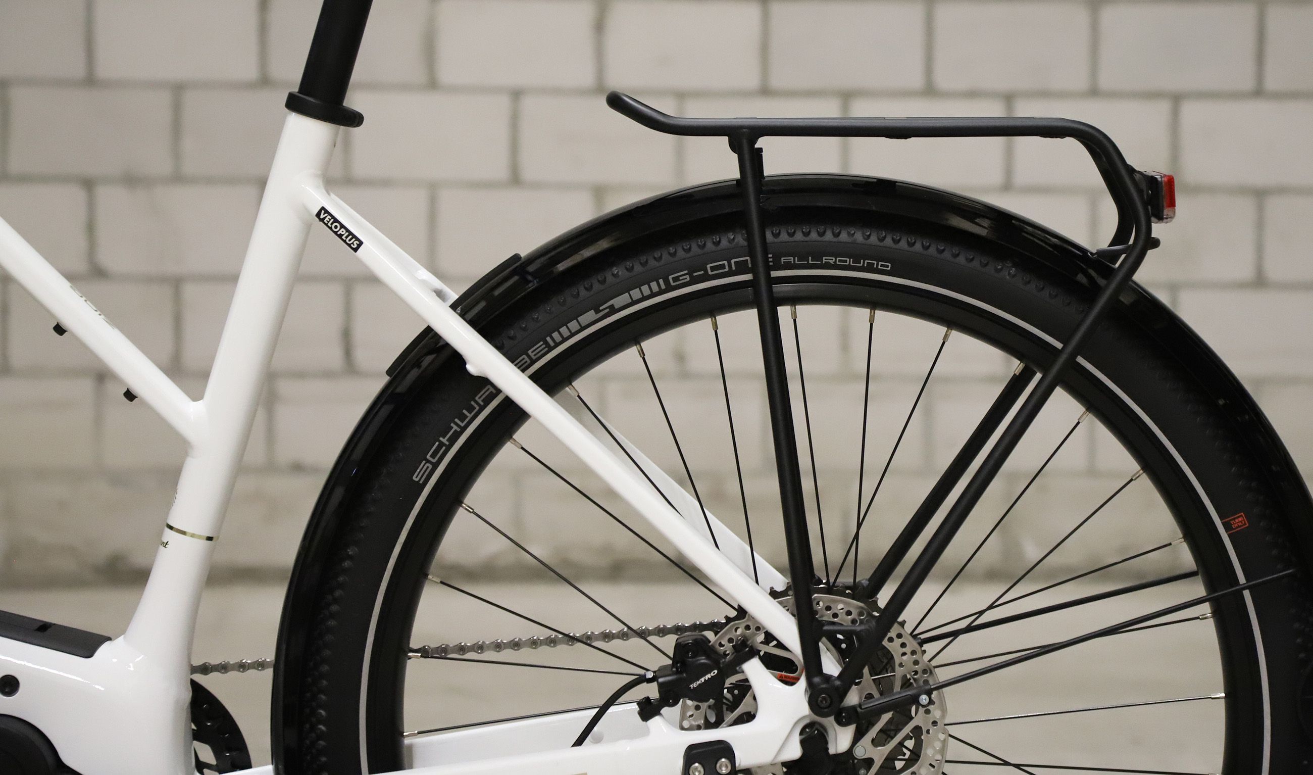 ZING GEN 2 mittel E-City- und Alltagvelo / weiss / L