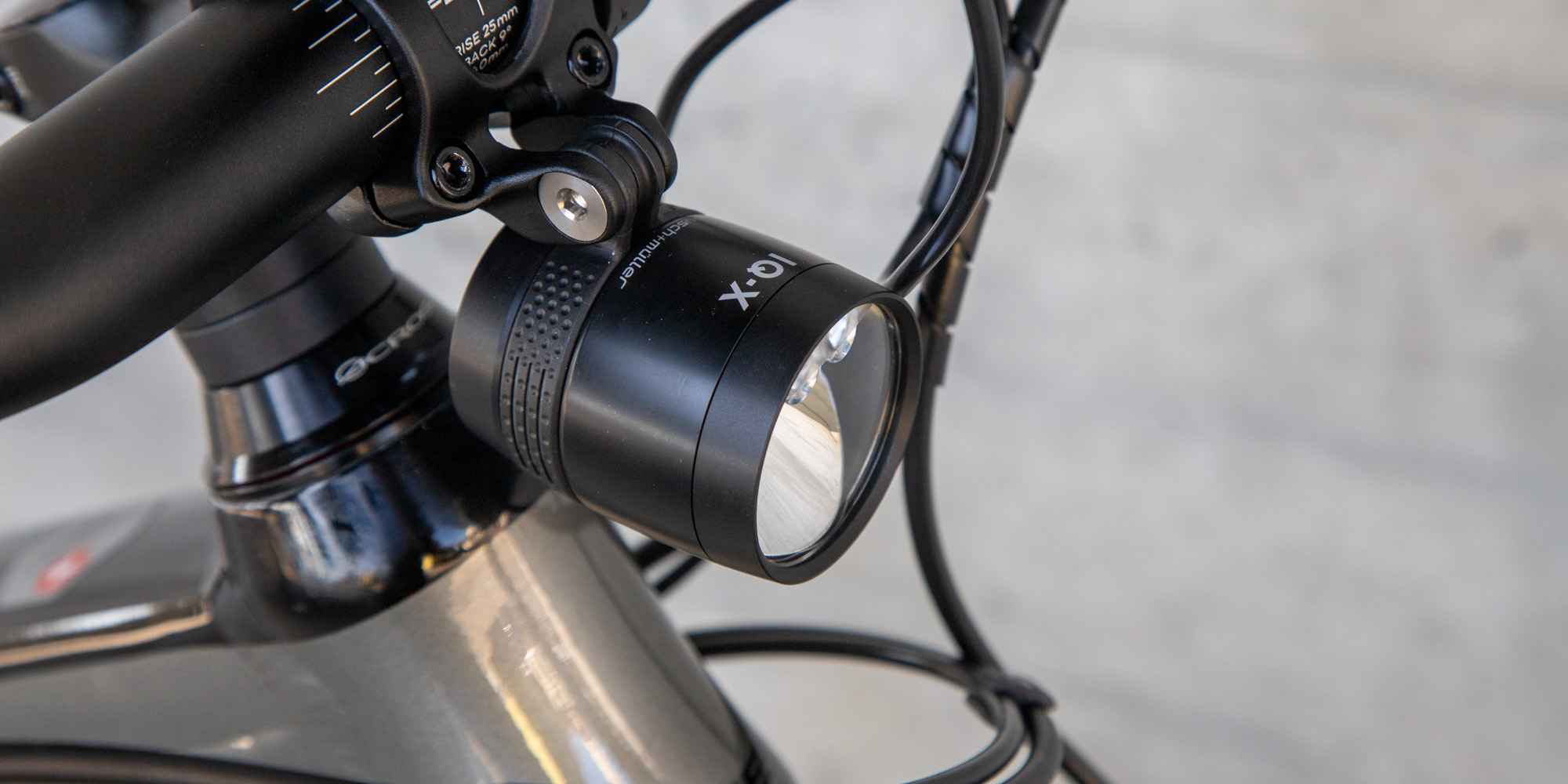 Stabile Halterung für eine Taschenlampe an Fahrrad oder Roller
