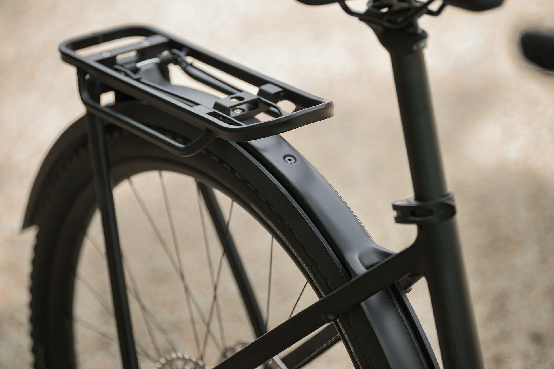 KATHMANDU HYBRID C:62 E-City- und Alltagsvelo / carbon black / 58 CM