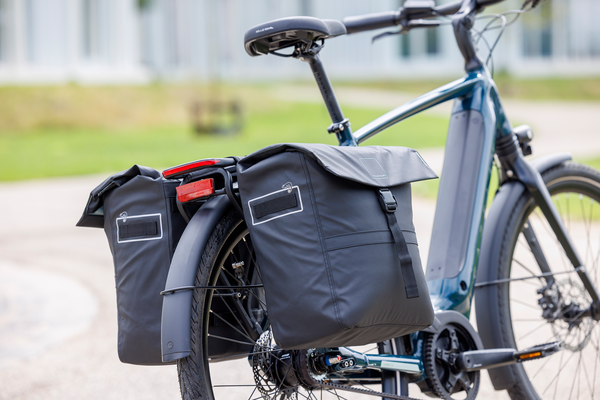 LEEDS DOUBLE Hinterradtasche / black