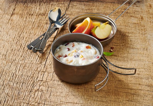 TREK N EAT Fertigmahlzeit / GRIESSPEISE mit Früchten