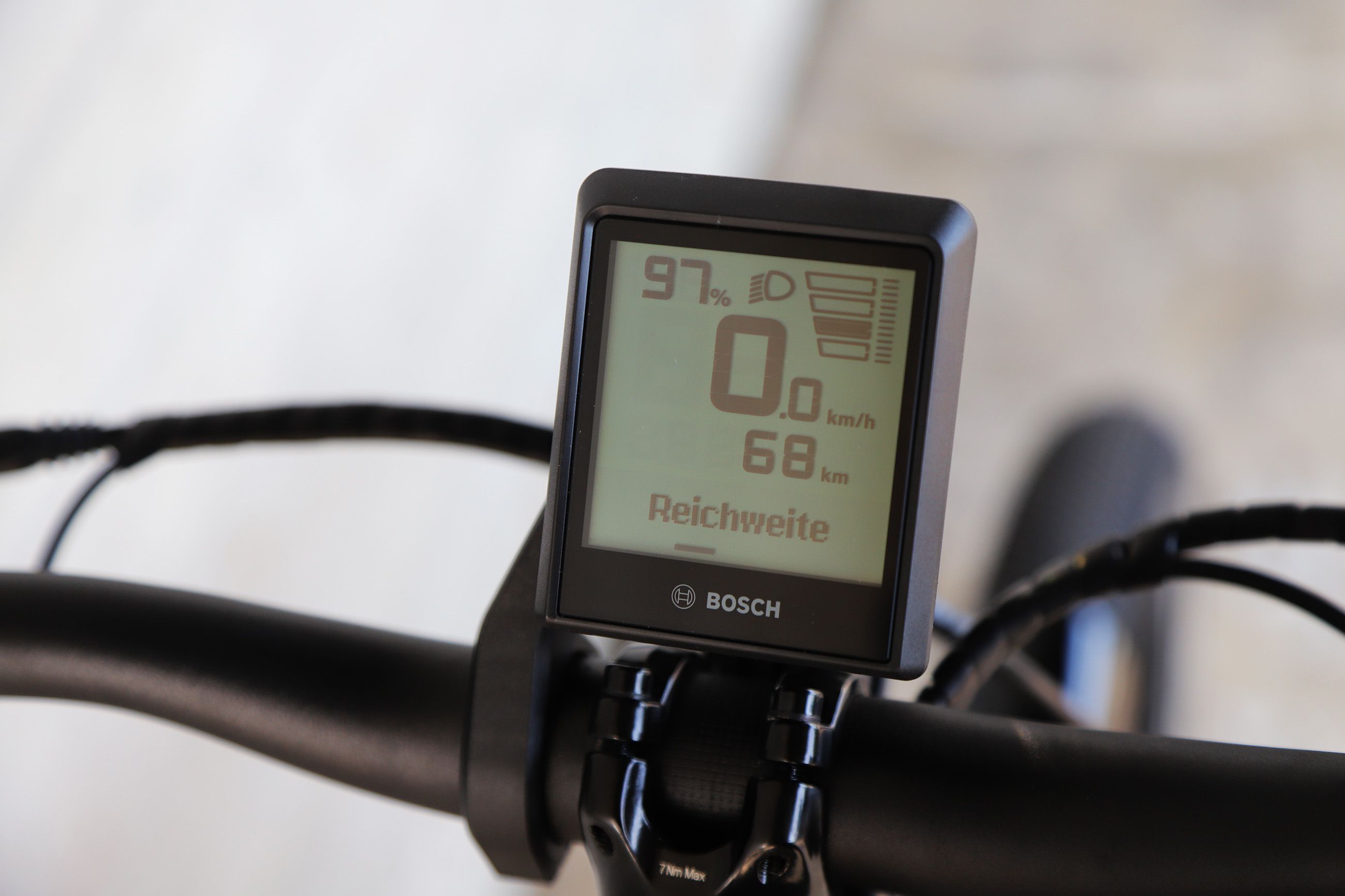 ZING GEN 2 hoch E-City- und Alltagsvelo / tiefschwarz / M