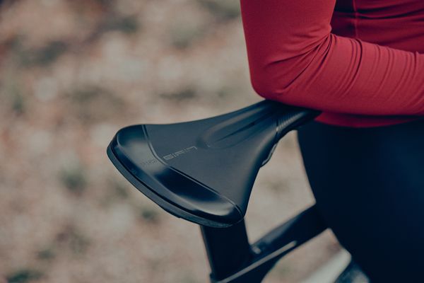 Sattel Sirin Performance mit Öffnung schwarz / black / 152 mm