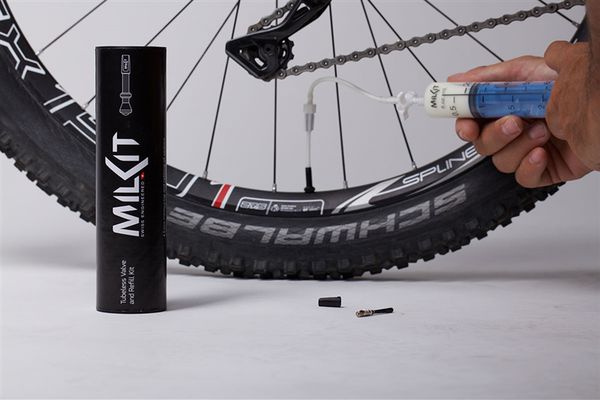 COMPACT MILKIT Tubeless-Servicekit / Schwarz / Ventil Set 45mm