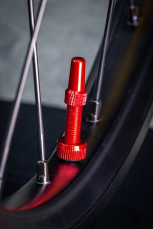 V2 Tubeless Ventil Kit / Red / 44 mm