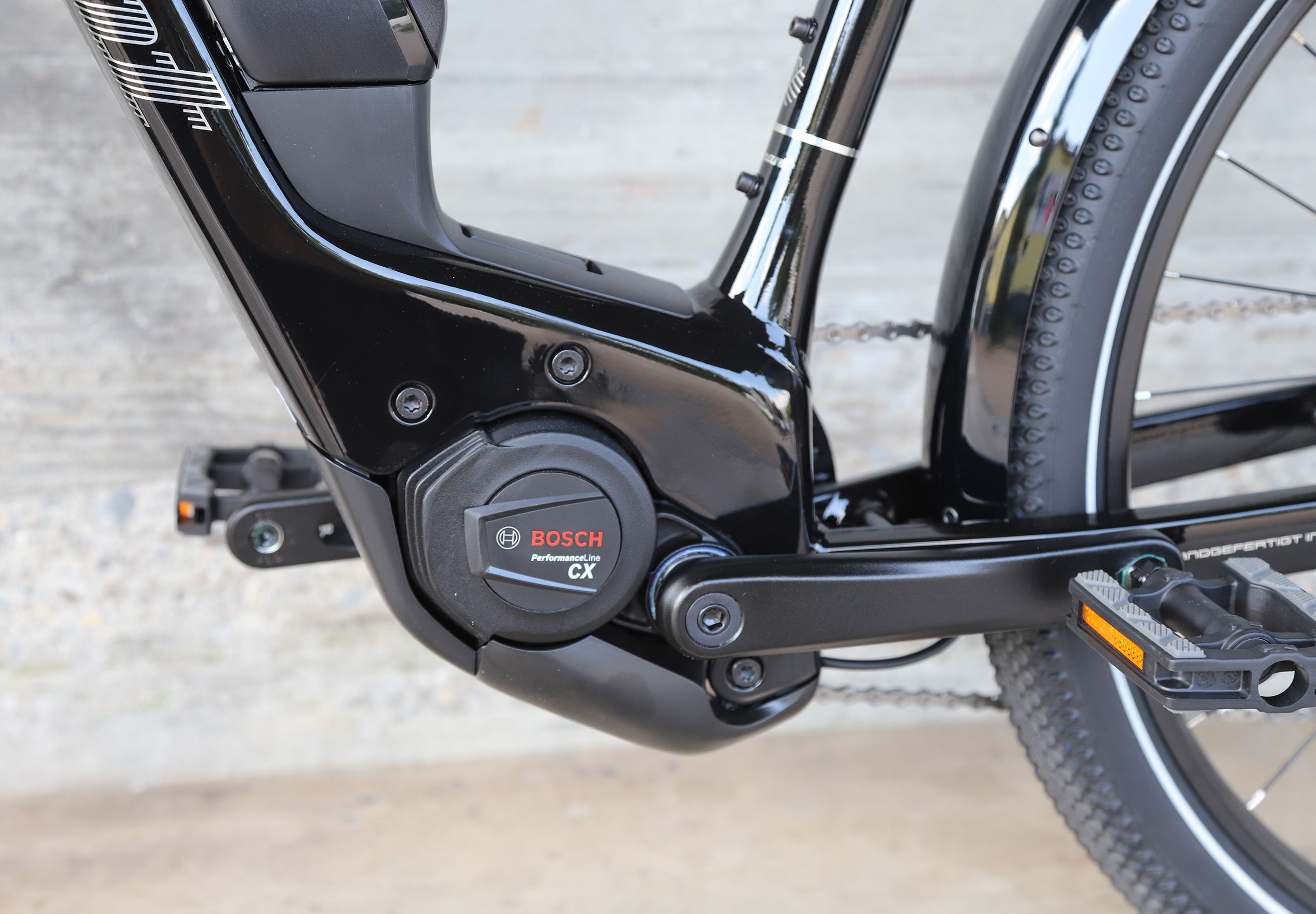 ZING GEN 2 hoch E-City- und Alltagsvelo / tiefschwarz / M