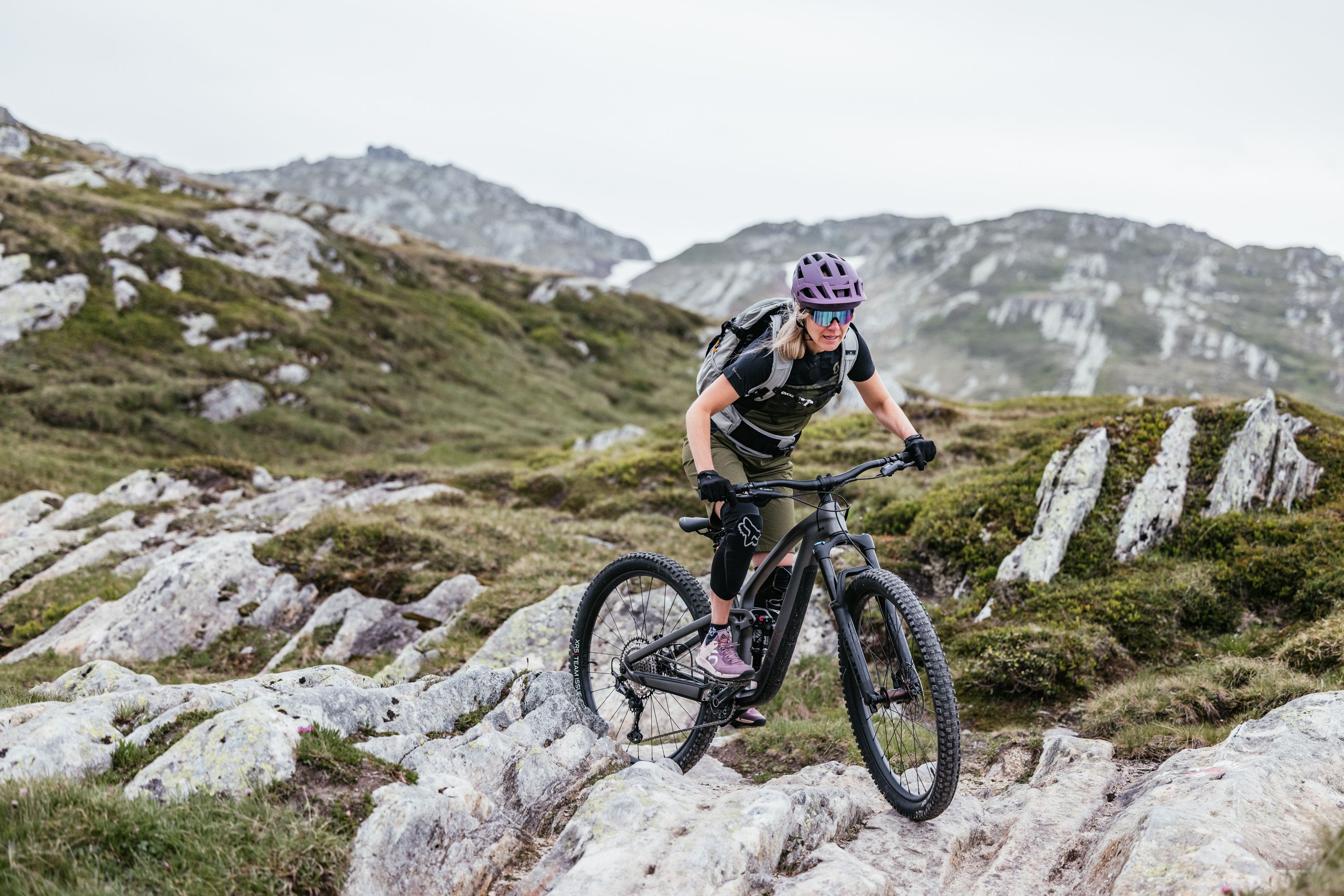FR ENDURO Protektorenrucksack, 16 L / stone / M/L
