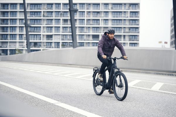 CHARGER4 GT TOURING E-City- und Alltagsvelo / black matt / 53 CM