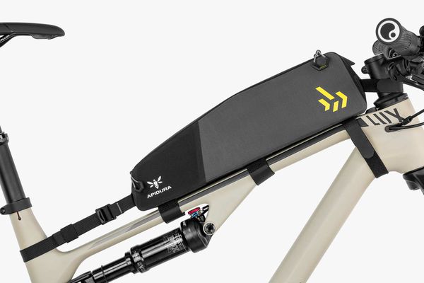 BACKCOUNTRY LONG TOP TUBE PACK 1.8L / grau / 1.8L