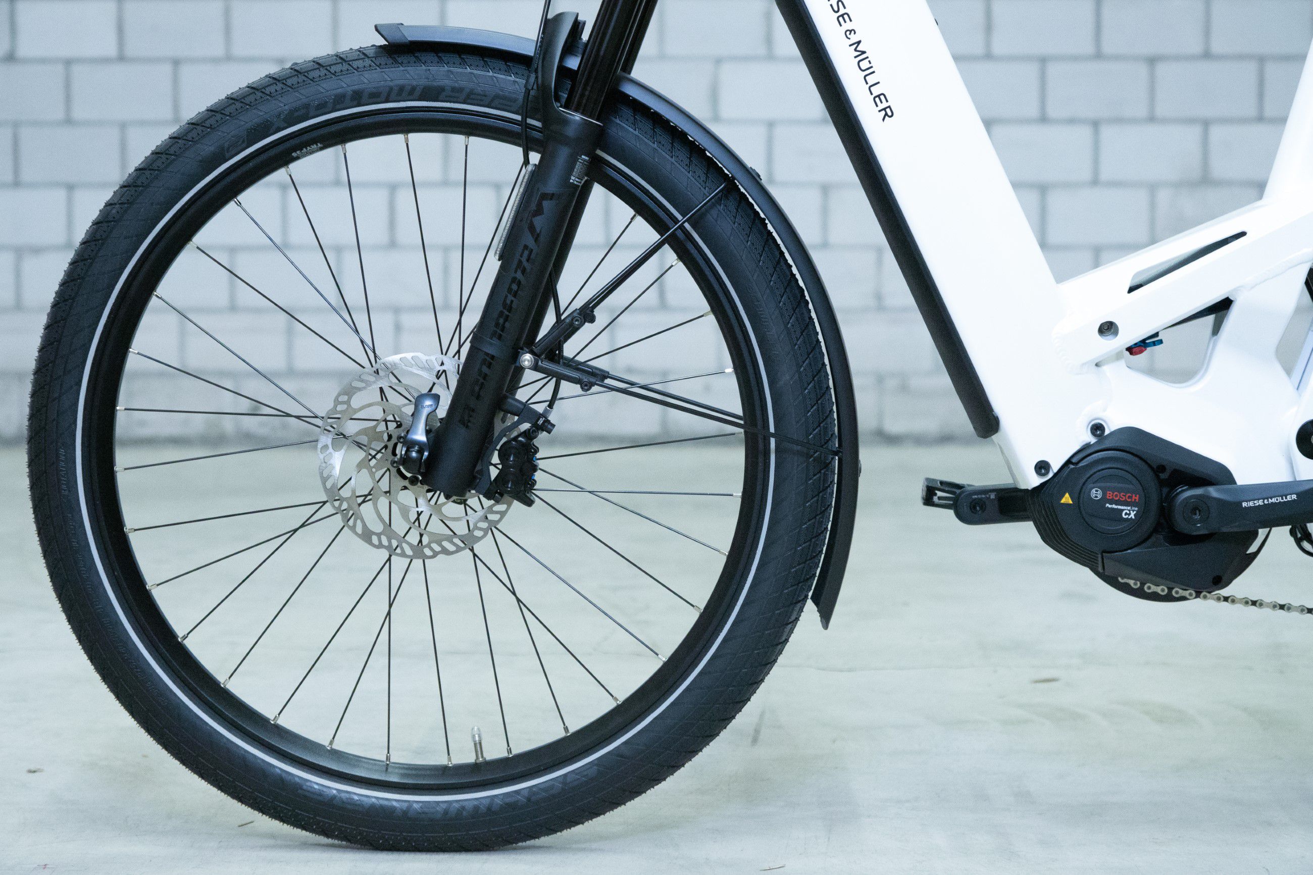 NEVO4 GT TOURING E-City- und Alltagsvelo / pure white / 56 CM