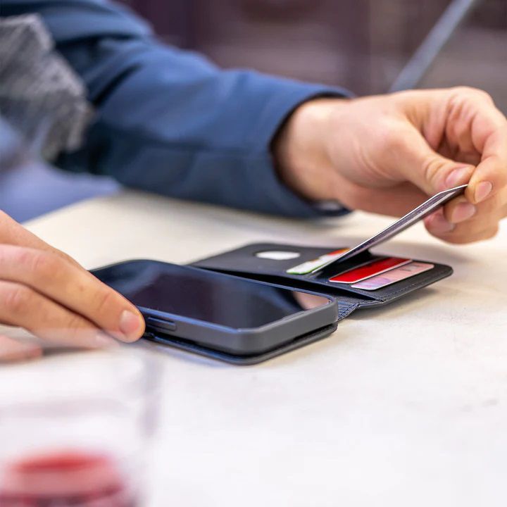 Magnetic Flip Cover SPC+ / schwarz / SPC+ bis 6.1″