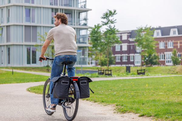 LEEDS DOUBLE Hinterradtasche / black
