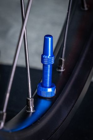 V2 Tubeless Ventil Kit / Blue / 44 mm