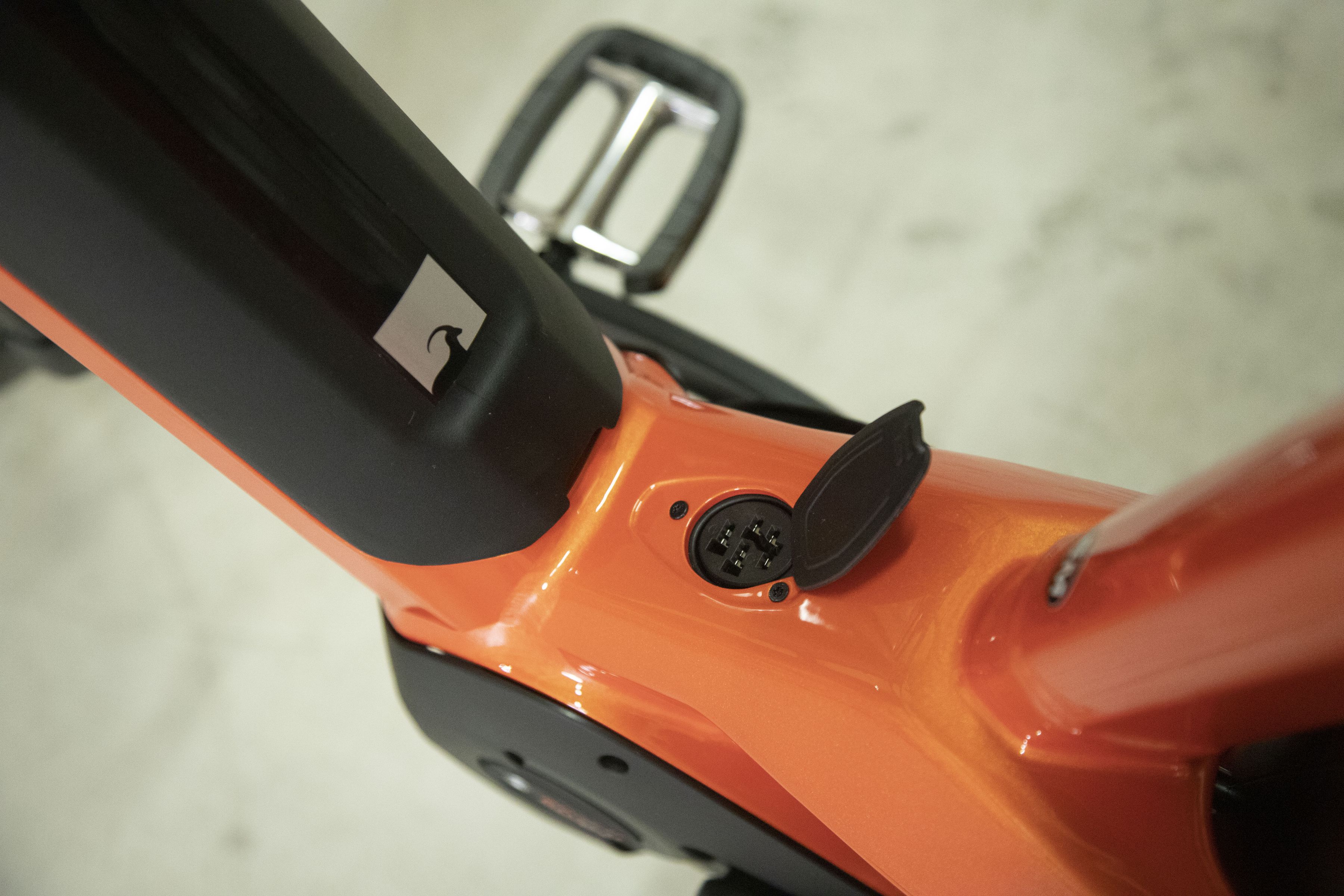 eMISSION  NEO+ Riemen E-City- und Alltagsvelo / sunset orange / 46 CM